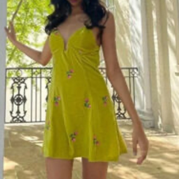 Urban Outfiters mini dress Chartreuse Green Pink Embroidered Rosebuds Coquette M - Picture 2 of 6